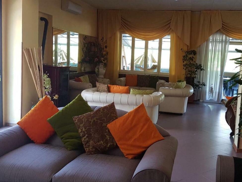 Hotel La Lucciola Chianciano Terme Kültér fotó