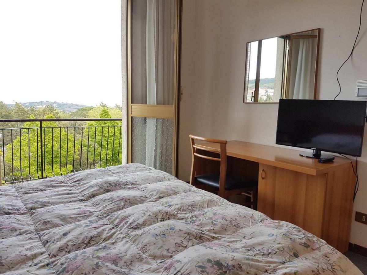 Hotel La Lucciola Chianciano Terme Kültér fotó